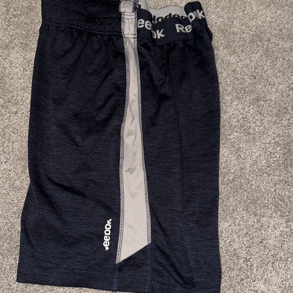 Men’s Reebok Size Medium Athletic Shorts Navy w/ Gray Stripe (w/ front pockets) - Picture 3 of 5